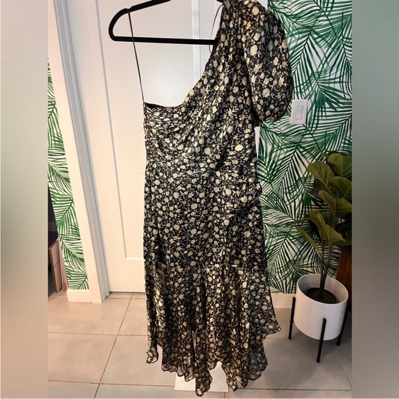 NWOT ASTR the Label Santorini Floral One
Shoulder Midi Ruffle Dress - Picture 6 of 15
